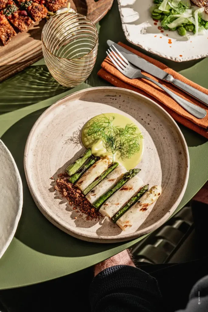 Espárragos a la plancha y salsa verde restaurante Le Mosaïque Narbona